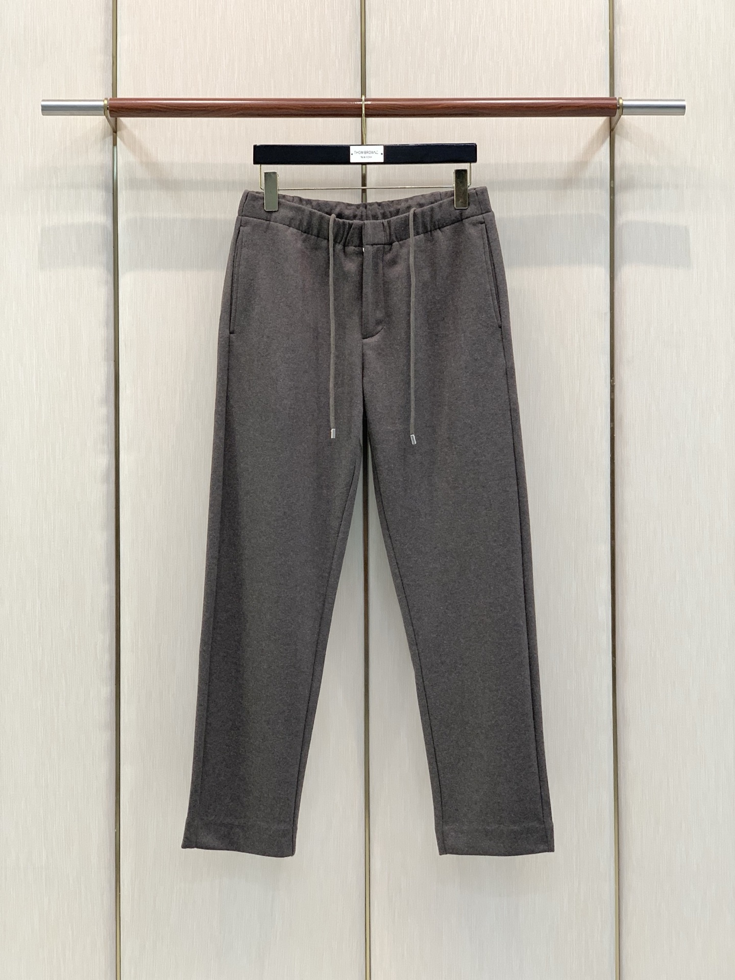 ，杰尼亚 Zegna，2026春秋最新品，专柜同步有售，原单狠货，时尚休闲裤，采用进口原版面料，舒适透气，原版五金辅料装