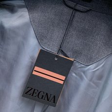 ,Zegna翻领灰色纽扣休闲西裤套装 材质 羊毛混纺 时尚系列,独特设计 订纱开始订染和订纺。 国内某大厂出口日本 ,Zegna翻领灰色纽扣休闲西裤套装 材质 羊毛混纺 时尚系列,独特设计 订纱开始订染和订纺。 国内某大厂出口日本
