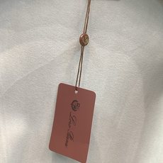 ,Loro Piana 立领灰色拉链套装 材质 羊毛混纺 时尚系列,独特设计 订纱开始订染和订纺。 国内某大厂出口日本 ,Loro Piana 立领灰色拉链套装 材质 羊毛混纺 时尚系列,独特设计 订纱开始订染和订纺。 国内某大厂出口日本