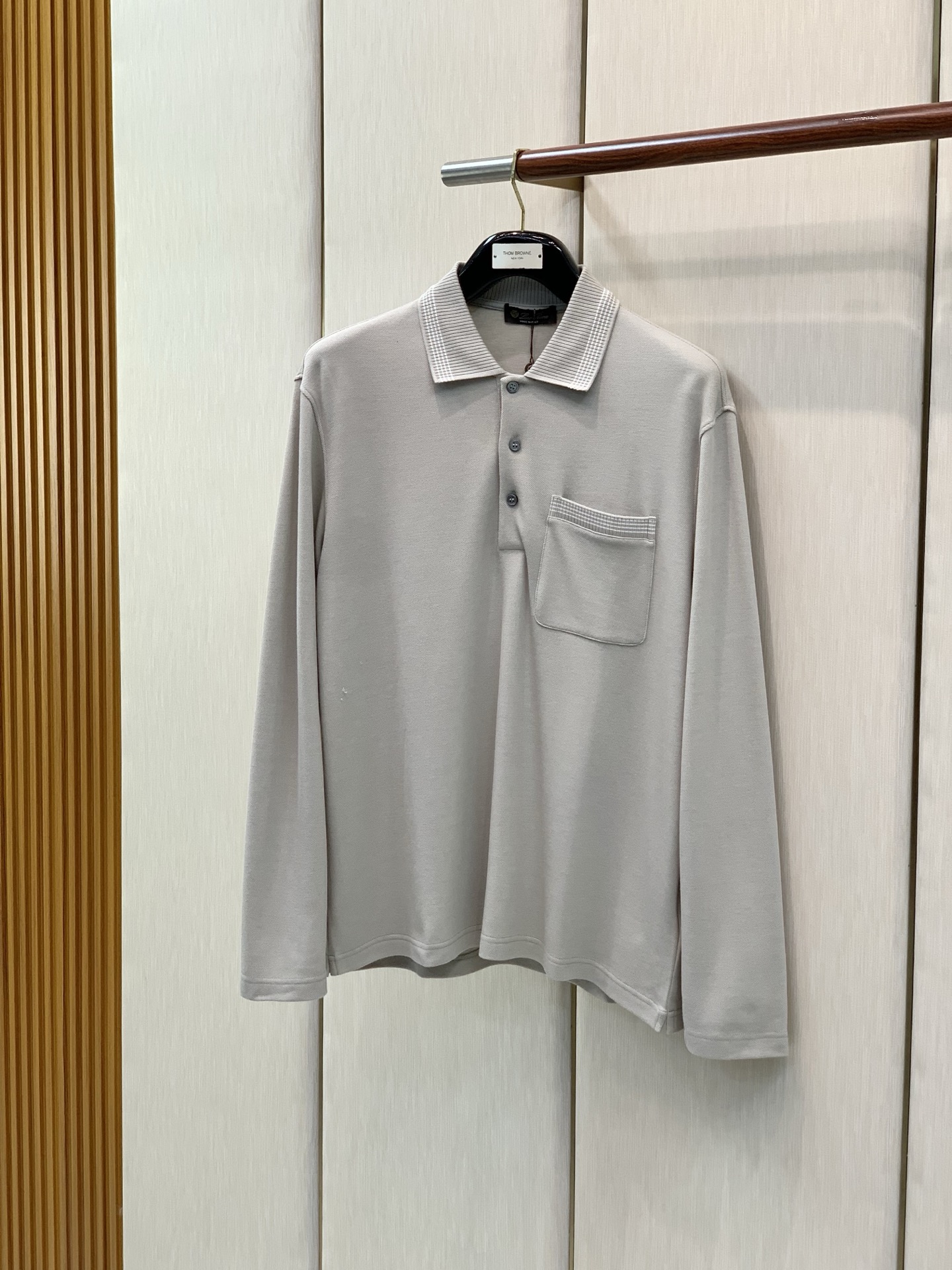 ，Loro Piana 新款灰色长袖  面料成份: 40%棉30%莫代尔20%腈纶10%羊毛 新款细腻易打理羊毛男士翻领