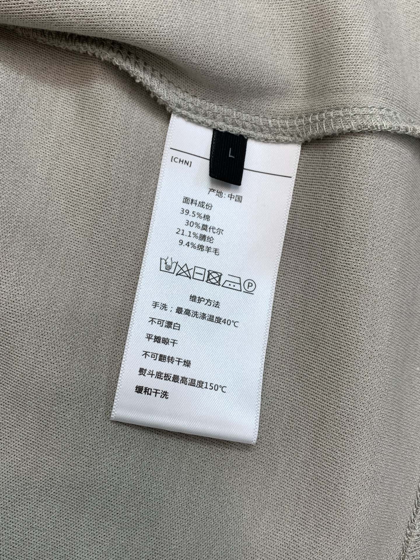 ，Loro Piana 新款灰色长袖  面料成份: 40%棉30%莫代尔20%腈纶10%羊毛 新款细腻易打理羊毛男士翻领