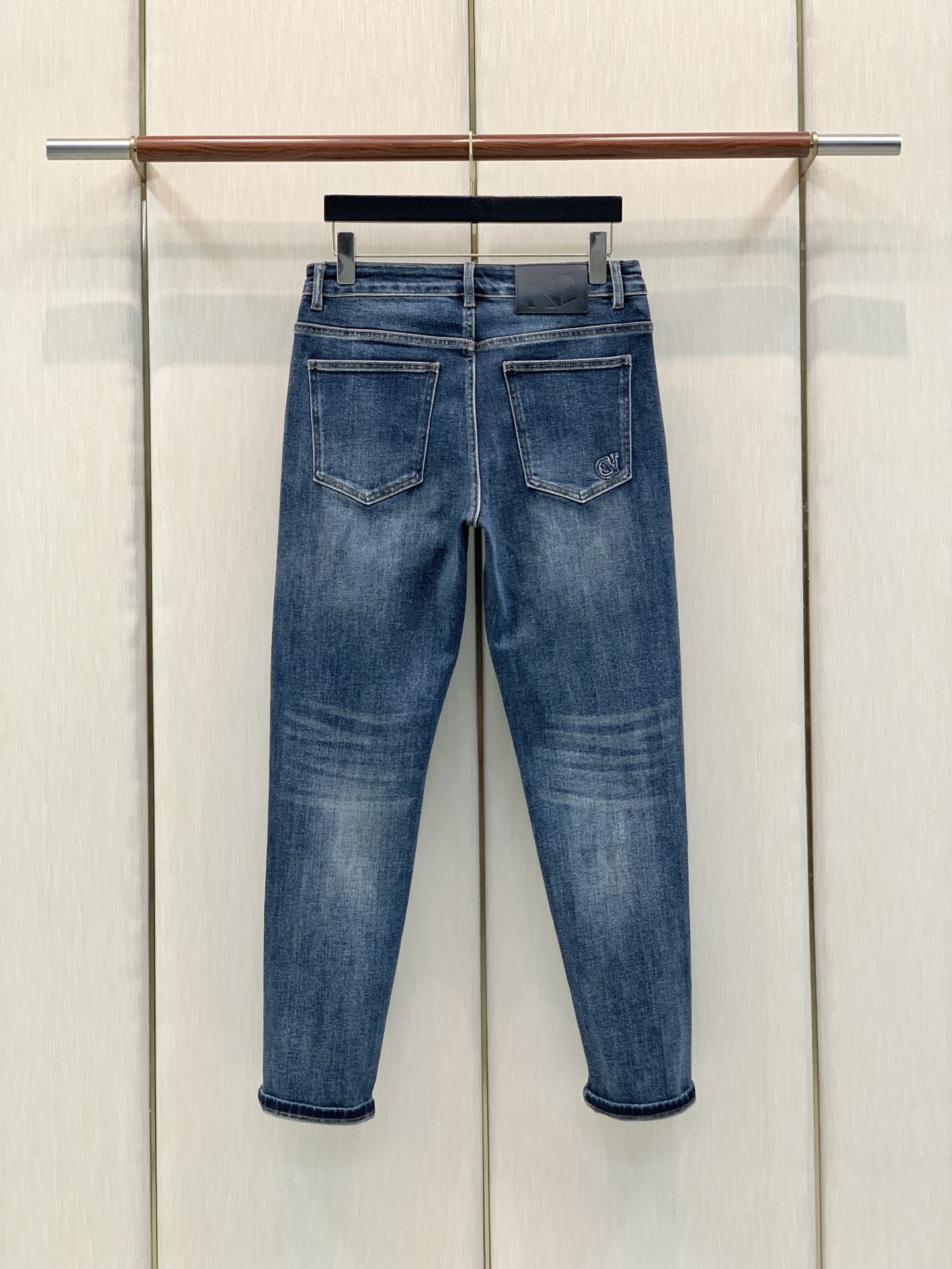 ,Valentino 华伦天奴,2026春秋新品,专柜同步有售,原单狠货,时尚休闲水洗牛仔裤,顶级刺绣工艺字母图案log ,Valentino 华伦天奴,2026春秋新品,专柜同步有售,原单狠货,时尚休闲水洗牛仔裤,顶级刺绣工艺字母图案log