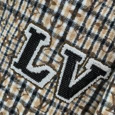 ,LouisVuitton 路易威登,2026秋季最新款,专柜同步有售,原单狠货,时尚休闲立领夹克外套,上身很有特点!吸 ,LouisVuitton 路易威登,2026秋季最新款,专柜同步有售,原单狠货,时尚休闲立领夹克外套,上身很有特点!吸