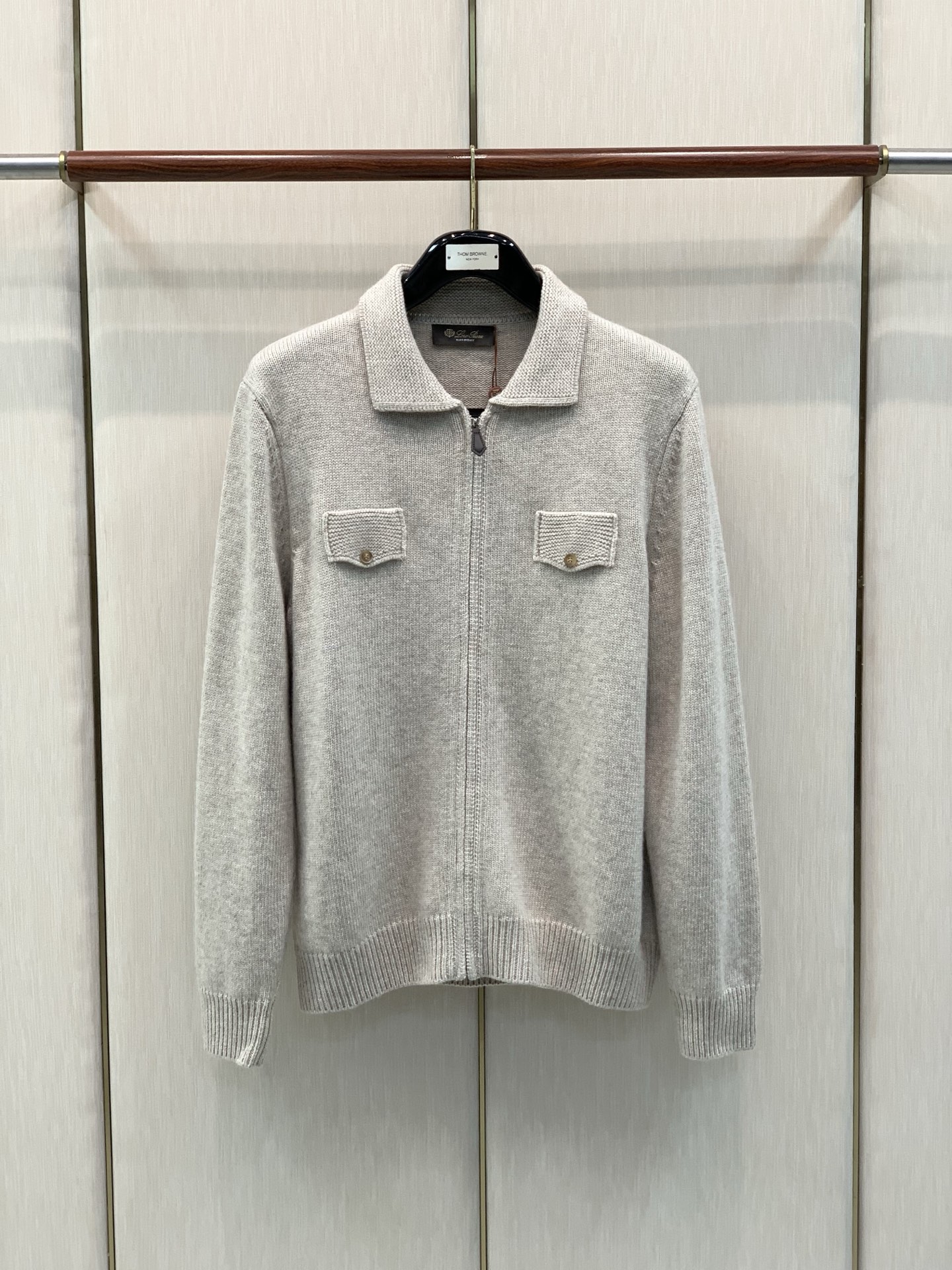 ，Loro Piana，2026冬季最新品，专柜同步有售，原单狠货，时尚休闲翻领针织开衫毛衣，采用进口原版面料，档次极高