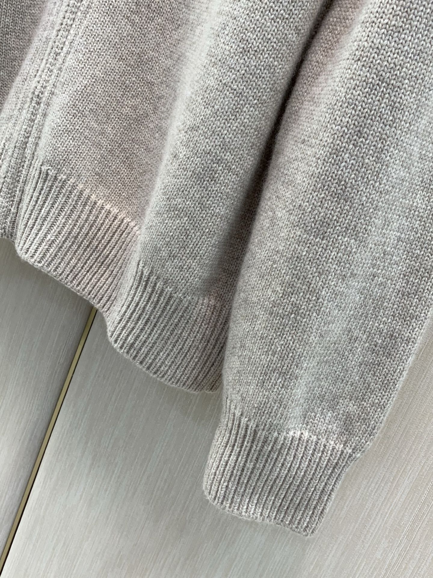 ，Loro Piana，2026冬季最新品，专柜同步有售，原单狠货，时尚休闲翻领针织开衫毛衣，采用进口原版面料，档次极高