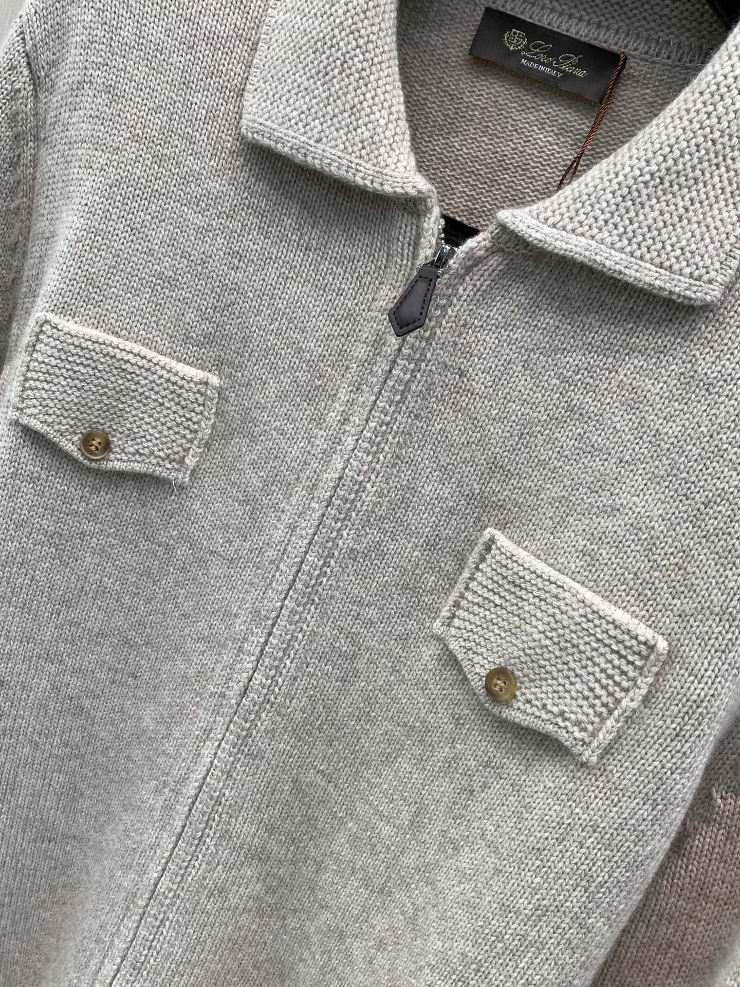 ，Loro Piana，2026冬季最新品，专柜同步有售，原单狠货，时尚休闲翻领针织开衫毛衣，采用进口原版面料，档次极高