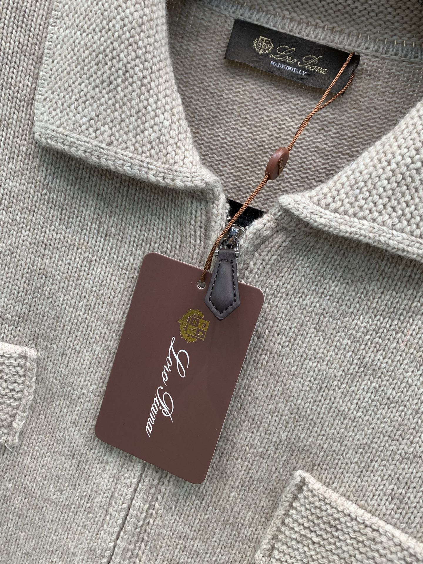 ，Loro Piana，2026冬季最新品，专柜同步有售，原单狠货，时尚休闲翻领针织开衫毛衣，采用进口原版面料，档次极高