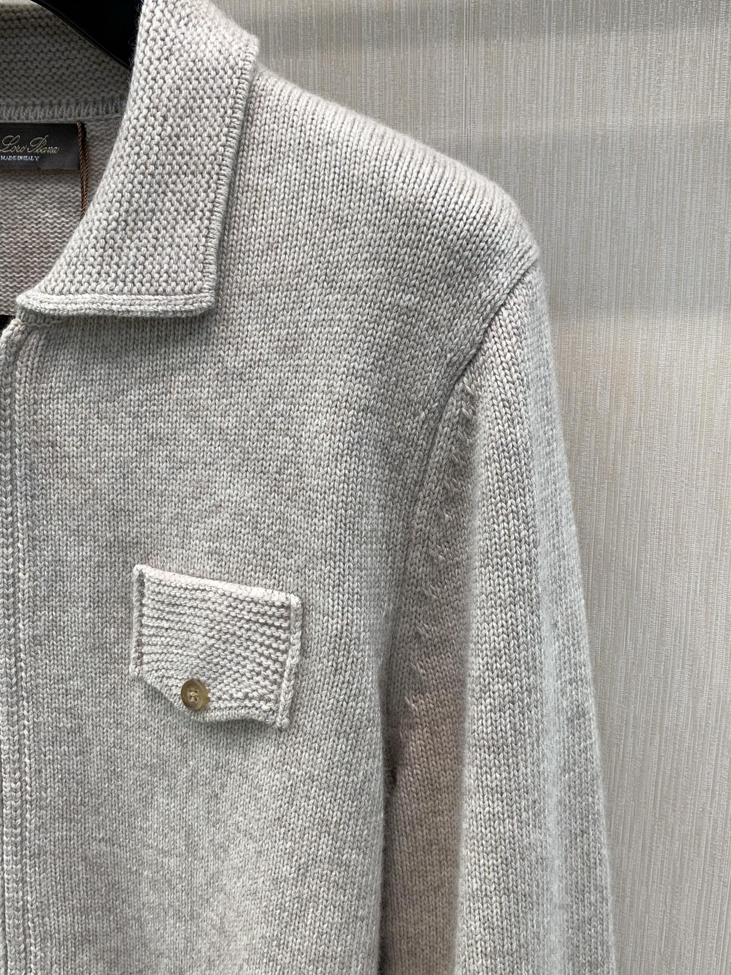 ，Loro Piana，2026冬季最新品，专柜同步有售，原单狠货，时尚休闲翻领针织开衫毛衣，采用进口原版面料，档次极高