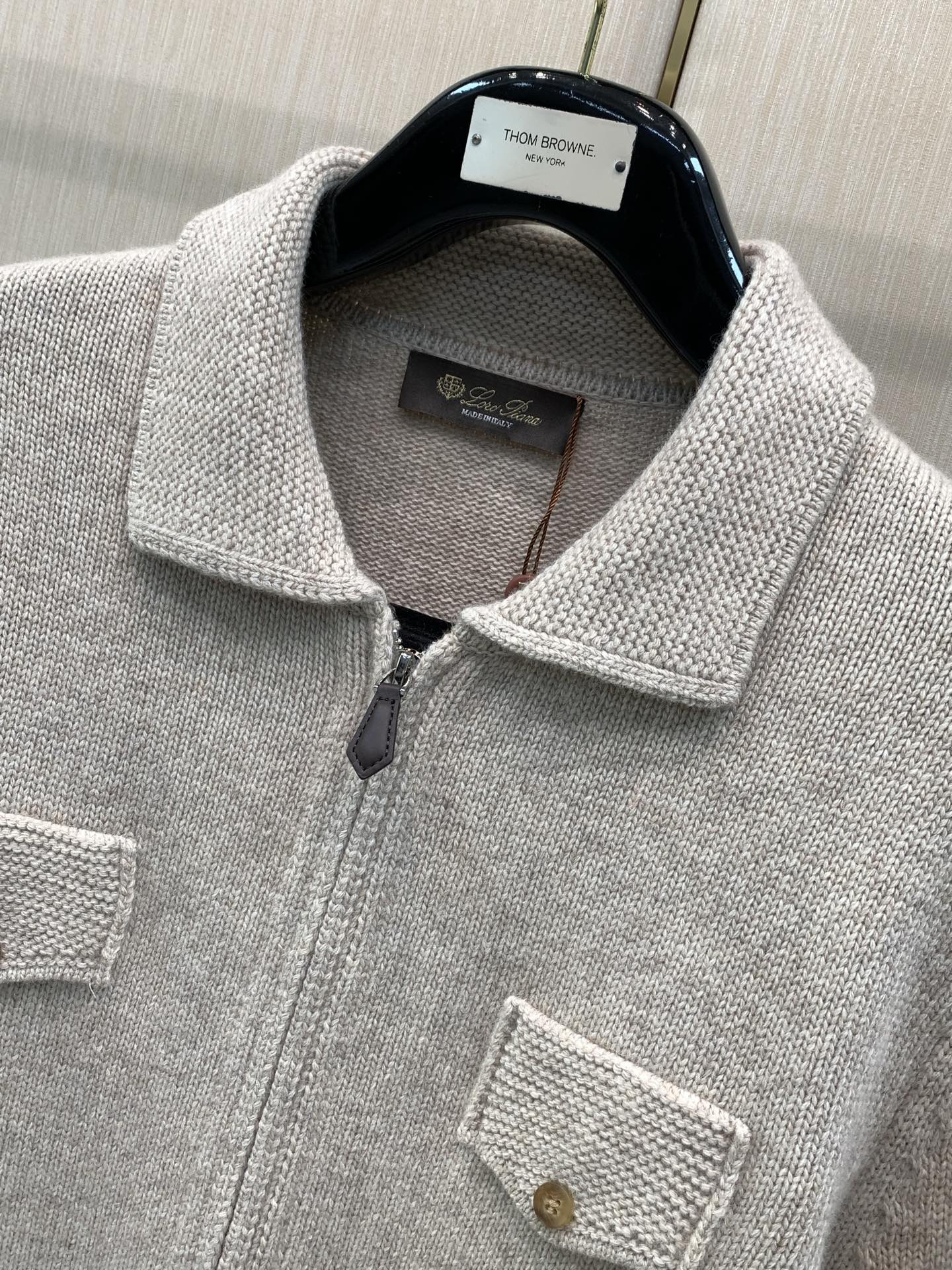 ，Loro Piana，2026冬季最新品，专柜同步有售，原单狠货，时尚休闲翻领针织开衫毛衣，采用进口原版面料，档次极高
