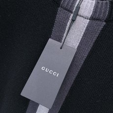 ,Gucci 古驰,2026冬季最新款,专柜同步有售,原单狠货,时尚休闲圆领长袖针织毛衣,上身很有特点!吸睛而有亮点,进 ,Gucci 古驰,2026冬季最新款,专柜同步有售,原单狠货,时尚休闲圆领长袖针织毛衣,上身很有特点!吸睛而有亮点,进