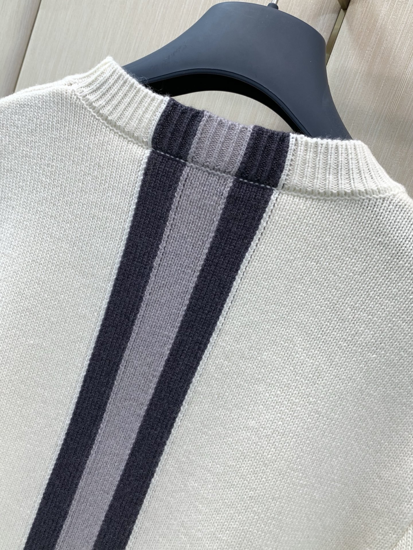 ，Gucci 古驰，2026冬季最新款，专柜同步有售，原单狠货，时尚休闲圆领长袖针织毛衣，上身很有特点！吸睛而有亮点，进