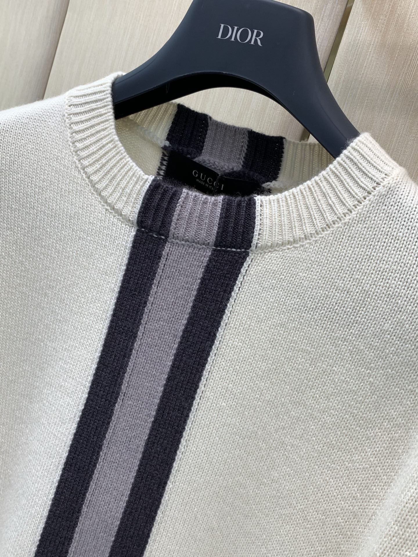 ，Gucci 古驰，2026冬季最新款，专柜同步有售，原单狠货，时尚休闲圆领长袖针织毛衣，上身很有特点！吸睛而有亮点，进