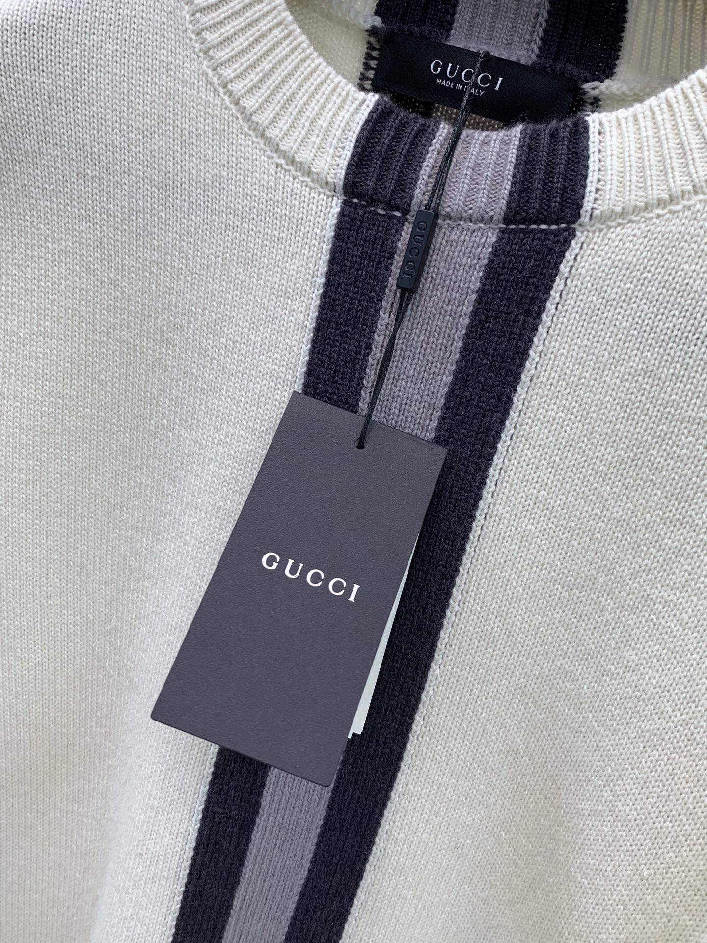 ，Gucci 古驰，2026冬季最新款，专柜同步有售，原单狠货，时尚休闲圆领长袖针织毛衣，上身很有特点！吸睛而有亮点，进
