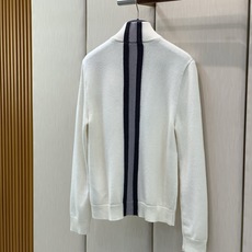 ,Gucci 古驰,2026冬季最新款,专柜同步有售,原单狠货,时尚休闲立领长袖针织开衫毛衣,上身很有特点!吸睛而有亮点 ,Gucci 古驰,2026冬季最新款,专柜同步有售,原单狠货,时尚休闲立领长袖针织开衫毛衣,上身很有特点!吸睛而有亮点