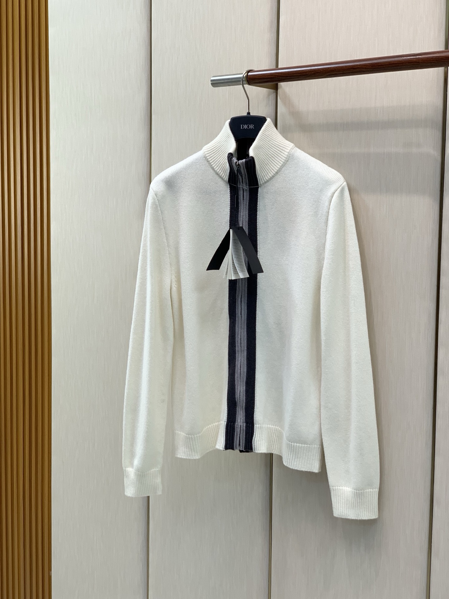 ，Gucci 古驰，2026冬季最新款，专柜同步有售，原单狠货，时尚休闲立领长袖针织开衫毛衣，上身很有特点！吸睛而有亮点