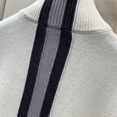,Gucci 古驰,2026冬季最新款,专柜同步有售,原单狠货,时尚休闲立领长袖针织开衫毛衣,上身很有特点!吸睛而有亮点 ,Gucci 古驰,2026冬季最新款,专柜同步有售,原单狠货,时尚休闲立领长袖针织开衫毛衣,上身很有特点!吸睛而有亮点