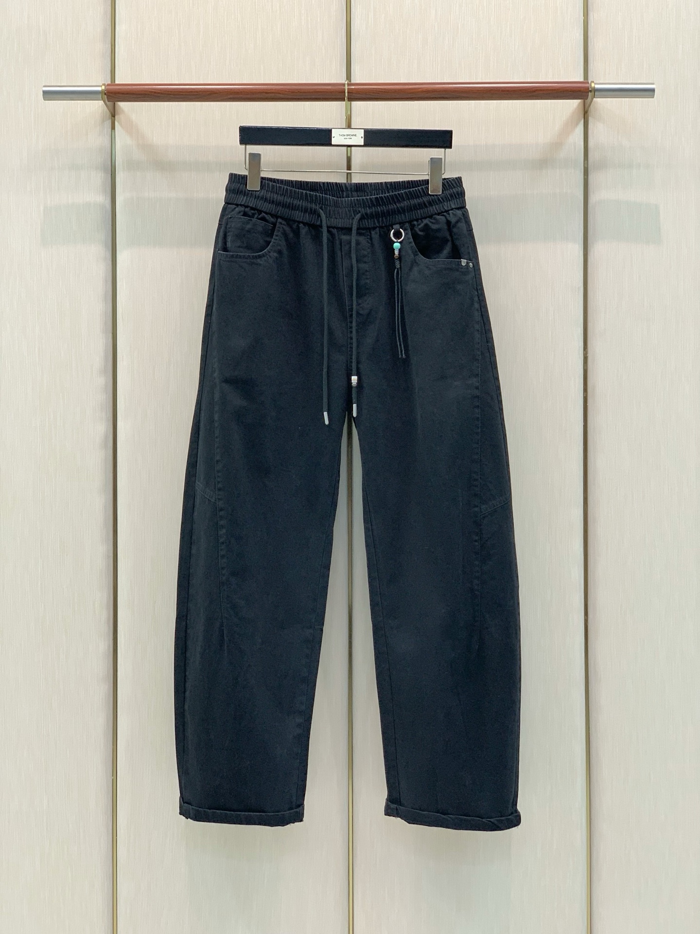 ，Balenciaga 巴黎世家，2026秋季最新品，专柜同步有售，原单狠货，时尚休闲裤，进口原版面料，舒适有弹性，顶级
