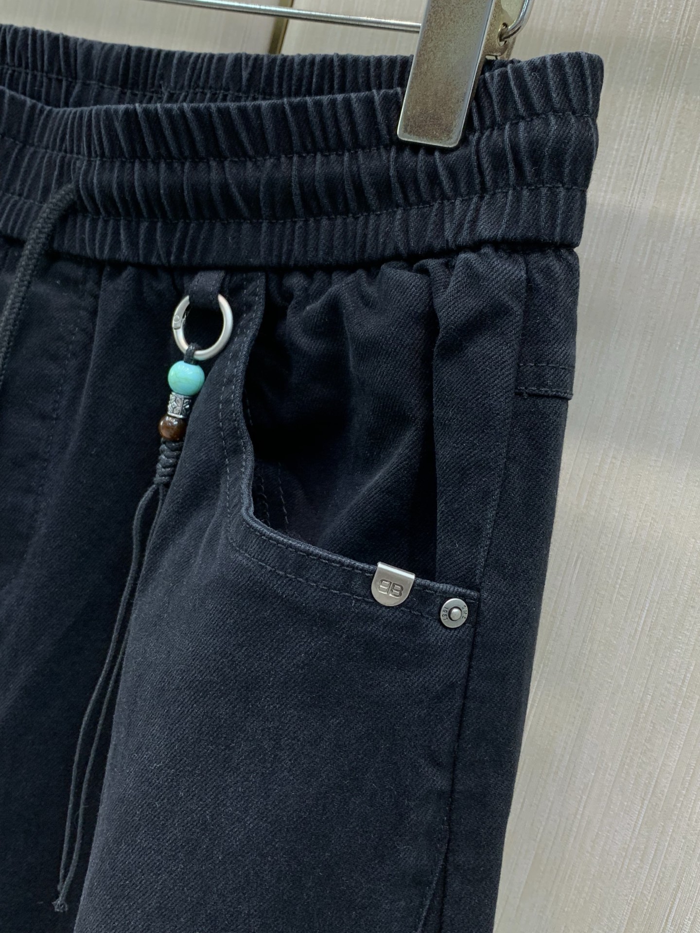 ，Balenciaga 巴黎世家，2026秋季最新品，专柜同步有售，原单狠货，时尚休闲裤，进口原版面料，舒适有弹性，顶级