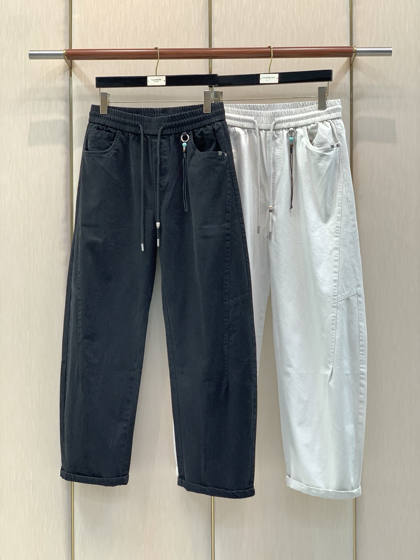 ，Balenciaga 巴黎世家，2026秋季最新品，专柜同步有售，原单狠货，时尚休闲裤，进口原版面料，舒适有弹性，顶级
