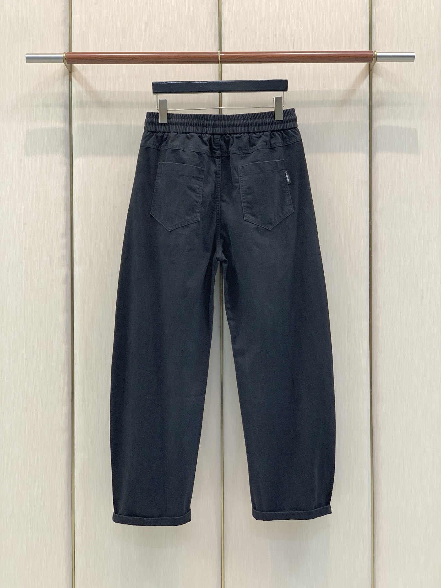 ，Balenciaga 巴黎世家，2026秋季最新品，专柜同步有售，原单狠货，时尚休闲裤，进口原版面料，舒适有弹性，顶级