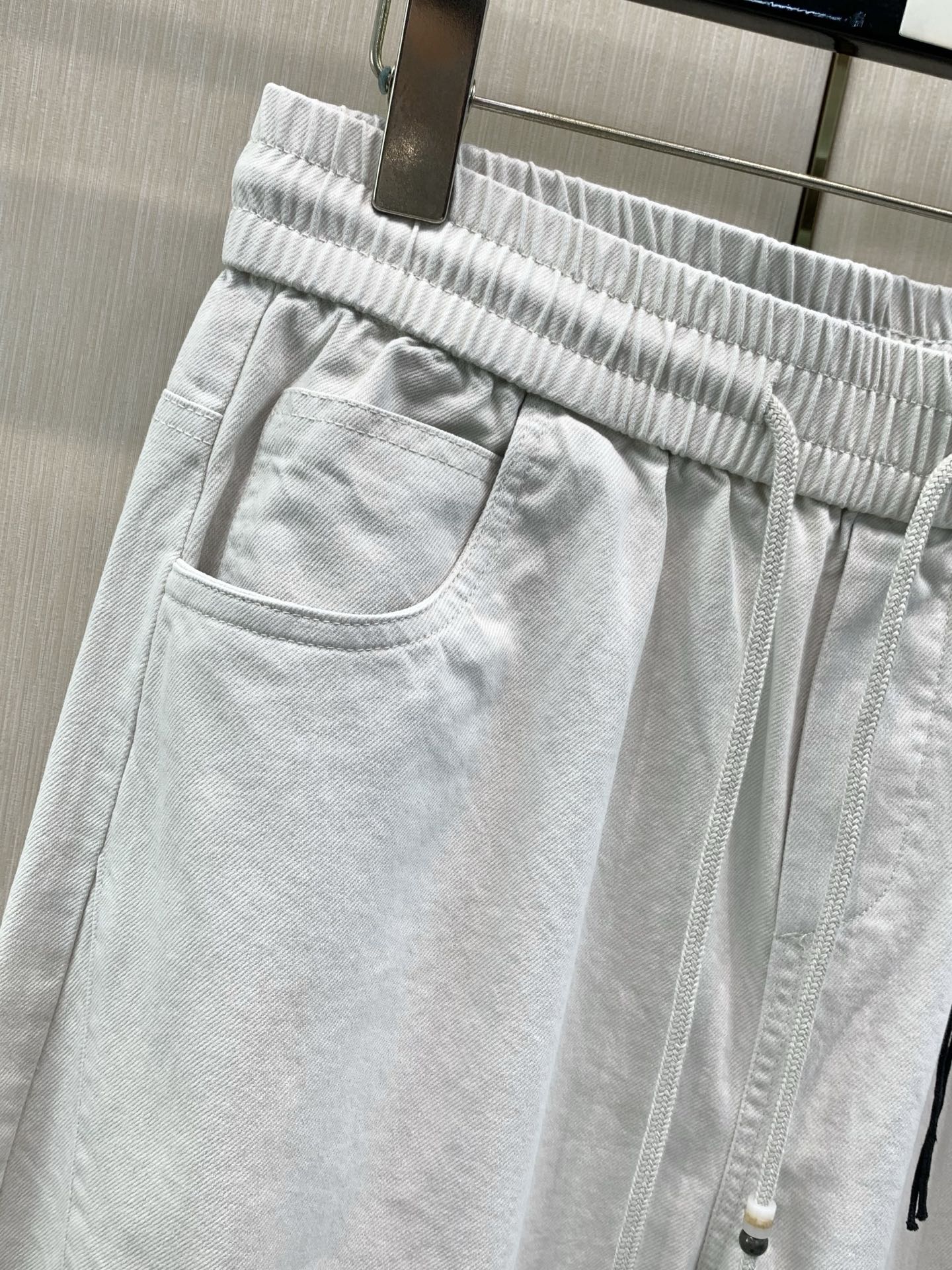 ，Balenciaga 巴黎世家，2026秋季最新品，专柜同步有售，原单狠货，时尚休闲裤，进口原版面料，舒适有弹性，顶级