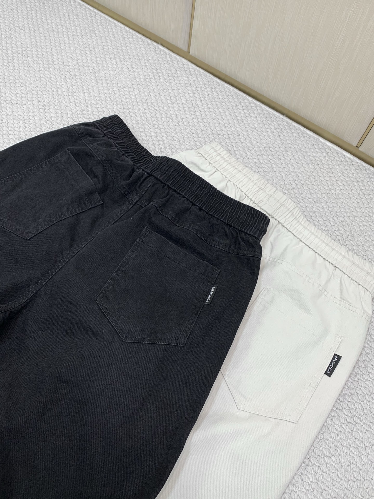，Balenciaga 巴黎世家，2026秋季最新品，专柜同步有售，原单狠货，时尚休闲裤，进口原版面料，舒适有弹性，顶级