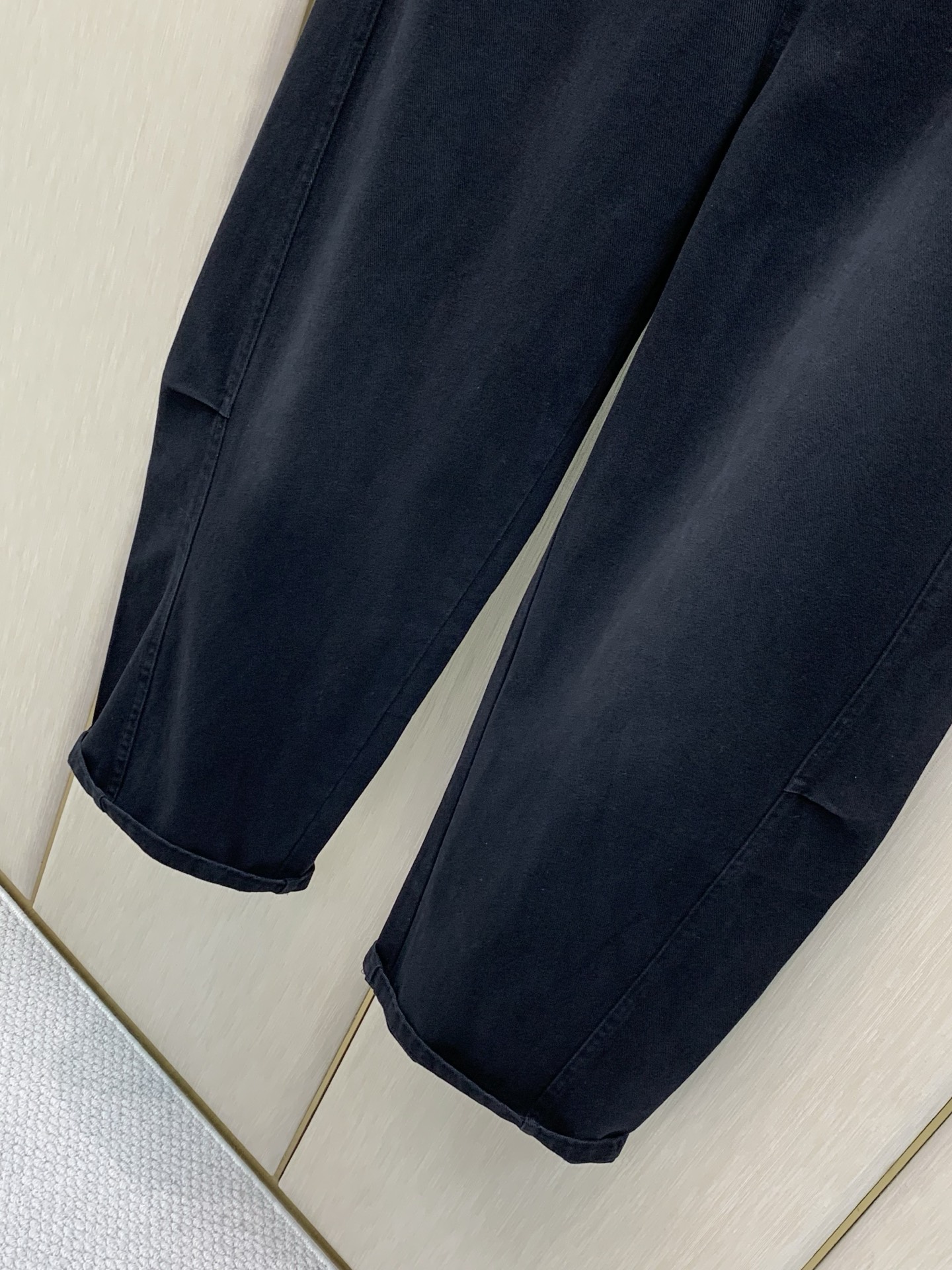 ,Balenciaga 巴黎世家,2026秋季最新品,专柜同步有售,原单狠货,时尚休闲裤,进口原版面料,舒适有弹性,顶级 ,Balenciaga 巴黎世家,2026秋季最新品,专柜同步有售,原单狠货,时尚休闲裤,进口原版面料,舒适有弹性,顶级