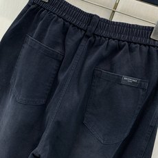 ,Balenciaga 巴黎世家,2026秋季最新品,专柜同步有售,原单狠货,时尚休闲裤,进口原版面料,舒适有弹性,顶级 ,Balenciaga 巴黎世家,2026秋季最新品,专柜同步有售,原单狠货,时尚休闲裤,进口原版面料,舒适有弹性,顶级