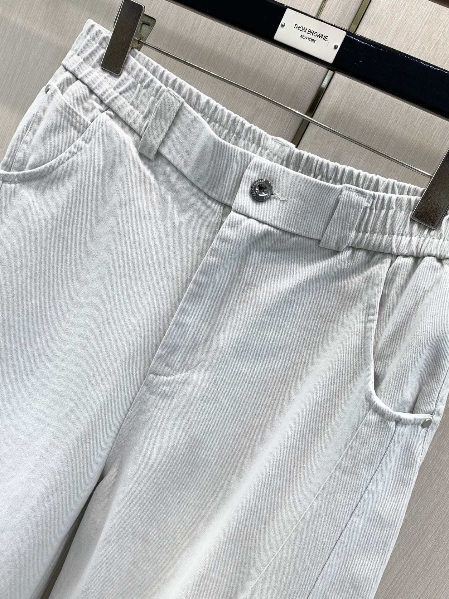 ,Balenciaga 巴黎世家,2026秋季最新品,专柜同步有售,原单狠货,时尚休闲裤,进口原版面料,舒适有弹性,顶级 ,Balenciaga 巴黎世家,2026秋季最新品,专柜同步有售,原单狠货,时尚休闲裤,进口原版面料,舒适有弹性,顶级
