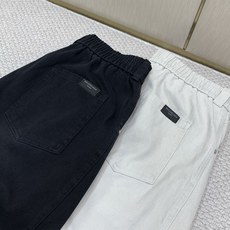 ,Balenciaga 巴黎世家,2026秋季最新品,专柜同步有售,原单狠货,时尚休闲裤,进口原版面料,舒适有弹性,顶级 ,Balenciaga 巴黎世家,2026秋季最新品,专柜同步有售,原单狠货,时尚休闲裤,进口原版面料,舒适有弹性,顶级