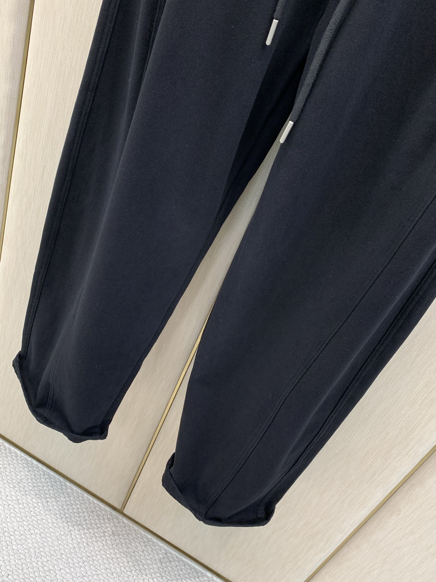 ,Balenciaga 巴黎世家,2026冬季最新品,专柜同步有售,原单狠货,时尚+绒休闲裤,进口原版面料,舒适有弹性, ,Balenciaga 巴黎世家,2026冬季最新品,专柜同步有售,原单狠货,时尚+绒休闲裤,进口原版面料,舒适有弹性,