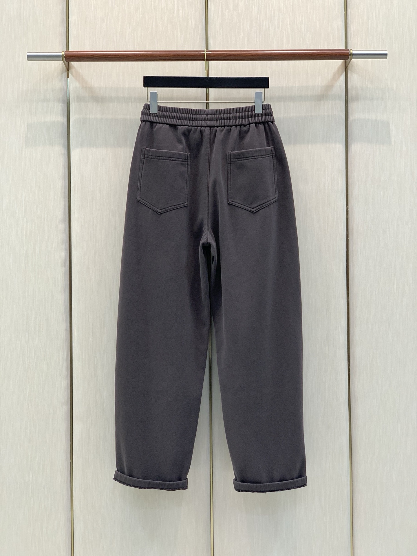 ，Balenciaga 巴黎世家，2026冬季最新品，专柜同步有售，原单狠货，时尚＋绒休闲裤，进口原版面料，舒适有弹性，