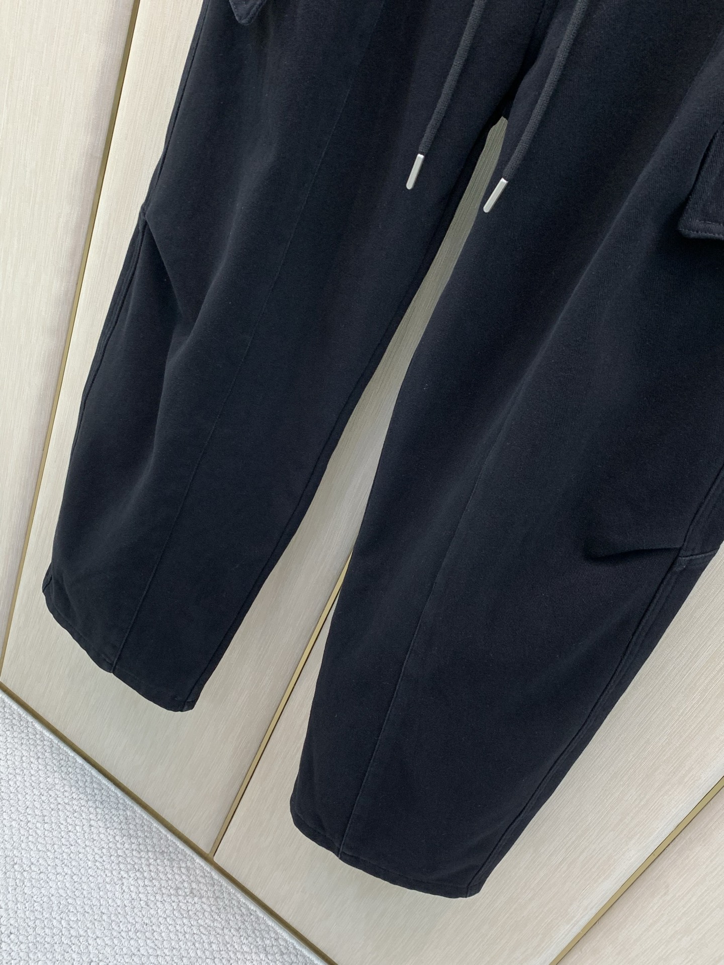 ,Balenciaga 巴黎世家,2026冬季最新品,专柜同步有售,原单狠货,时尚+绒休闲裤,进口原版面料,舒适有弹性, ,Balenciaga 巴黎世家,2026冬季最新品,专柜同步有售,原单狠货,时尚+绒休闲裤,进口原版面料,舒适有弹性,