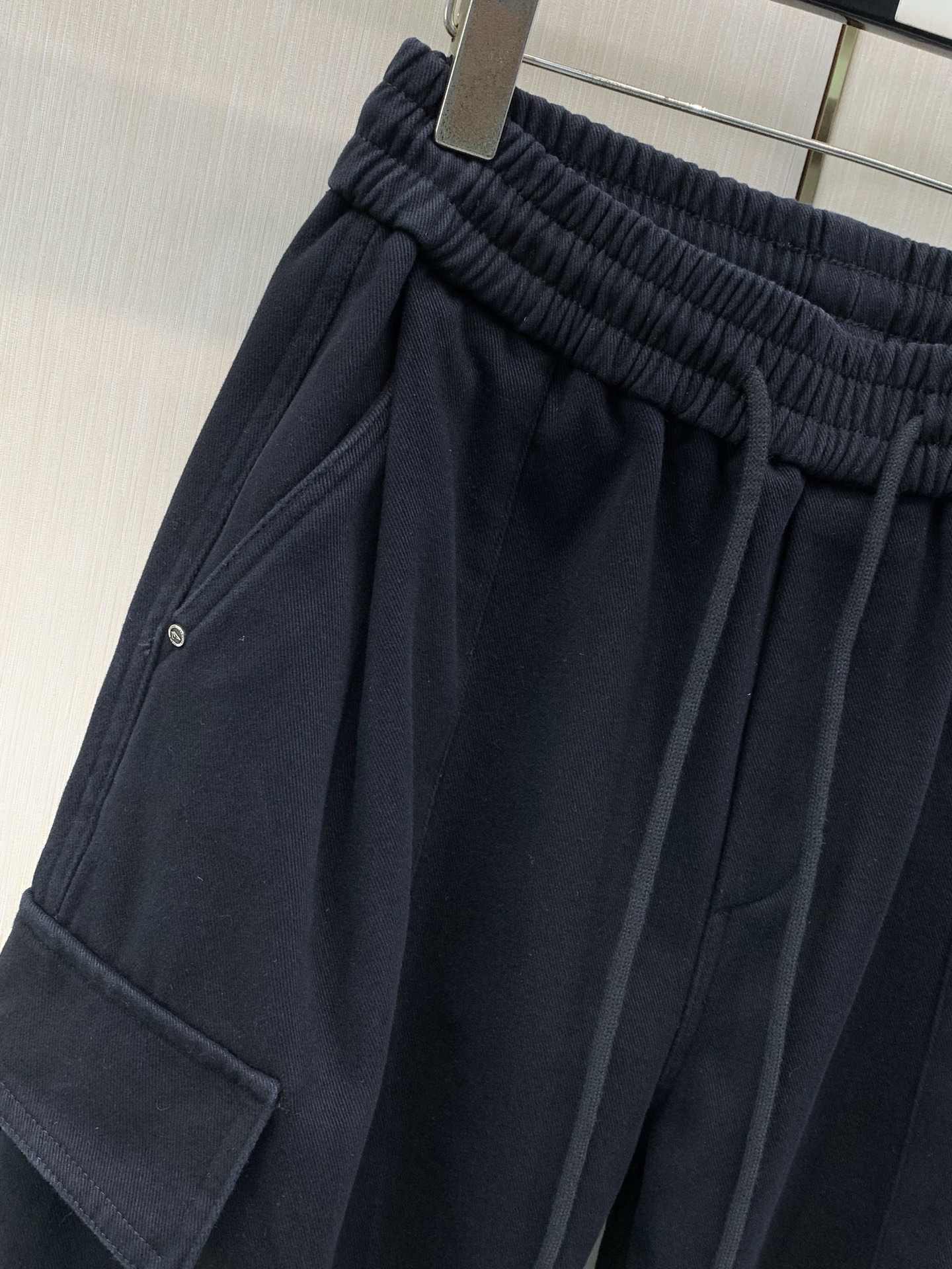 ,Balenciaga 巴黎世家,2026冬季最新品,专柜同步有售,原单狠货,时尚+绒休闲裤,进口原版面料,舒适有弹性, ,Balenciaga 巴黎世家,2026冬季最新品,专柜同步有售,原单狠货,时尚+绒休闲裤,进口原版面料,舒适有弹性,