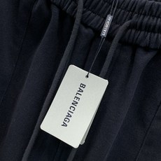 ,Balenciaga 巴黎世家,2026冬季最新品,专柜同步有售,原单狠货,时尚+绒休闲裤,进口原版面料,舒适有弹性, ,Balenciaga 巴黎世家,2026冬季最新品,专柜同步有售,原单狠货,时尚+绒休闲裤,进口原版面料,舒适有弹性,