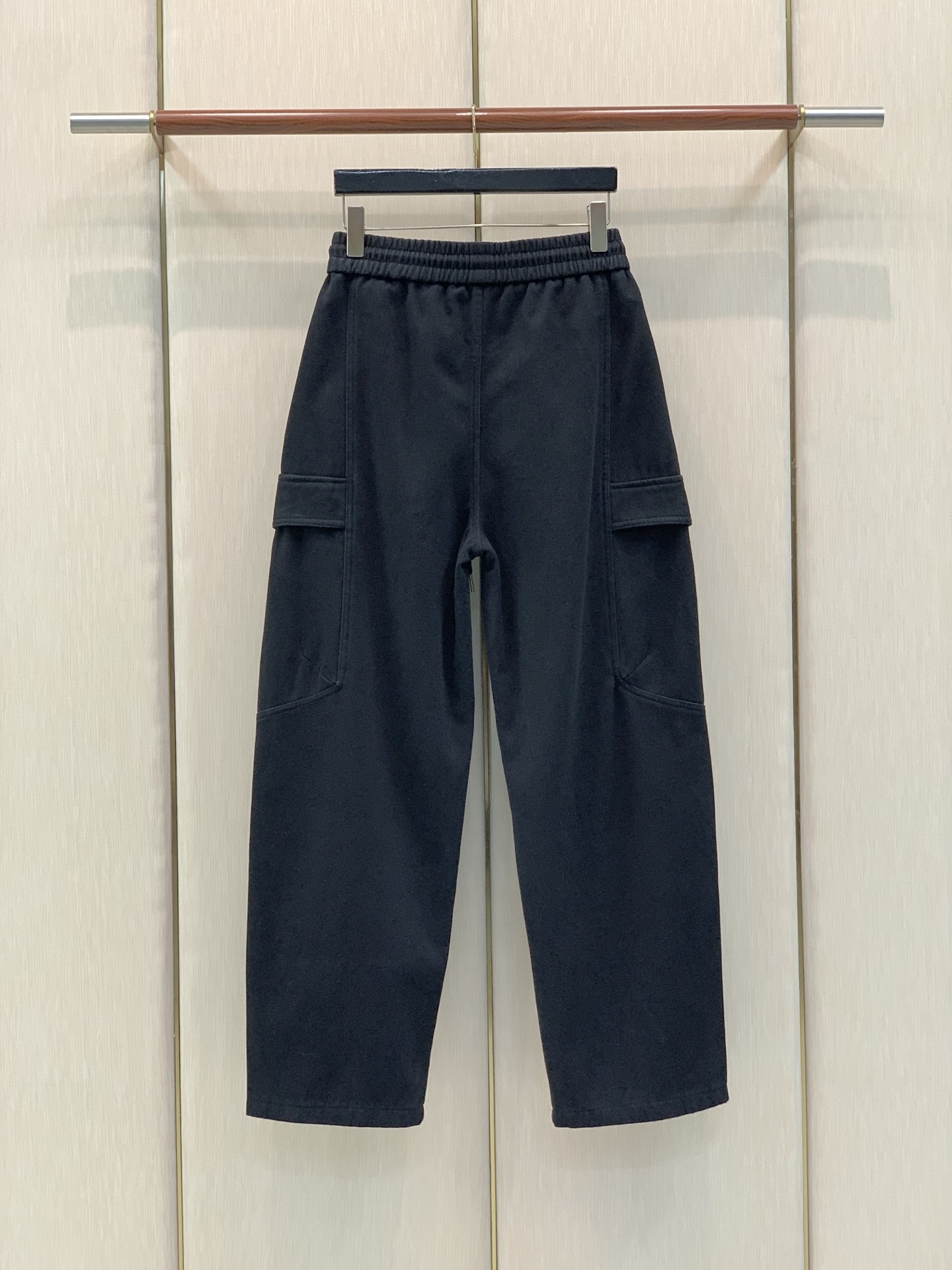 ,Balenciaga 巴黎世家,2026冬季最新品,专柜同步有售,原单狠货,时尚+绒休闲裤,进口原版面料,舒适有弹性, ,Balenciaga 巴黎世家,2026冬季最新品,专柜同步有售,原单狠货,时尚+绒休闲裤,进口原版面料,舒适有弹性,