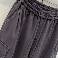 ,Balenciaga 巴黎世家,2026冬季最新品,专柜同步有售,原单狠货,时尚+绒休闲裤,进口原版面料,舒适有弹性, ,Balenciaga 巴黎世家,2026冬季最新品,专柜同步有售,原单狠货,时尚+绒休闲裤,进口原版面料,舒适有弹性,