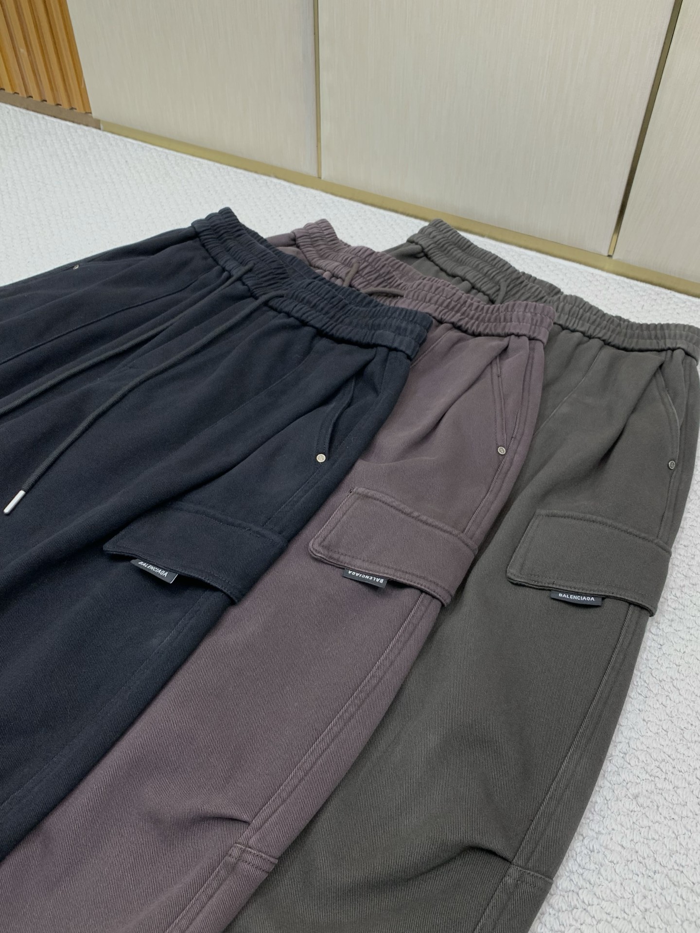 ,Balenciaga 巴黎世家,2026冬季最新品,专柜同步有售,原单狠货,时尚+绒休闲裤,进口原版面料,舒适有弹性, ,Balenciaga 巴黎世家,2026冬季最新品,专柜同步有售,原单狠货,时尚+绒休闲裤,进口原版面料,舒适有弹性,