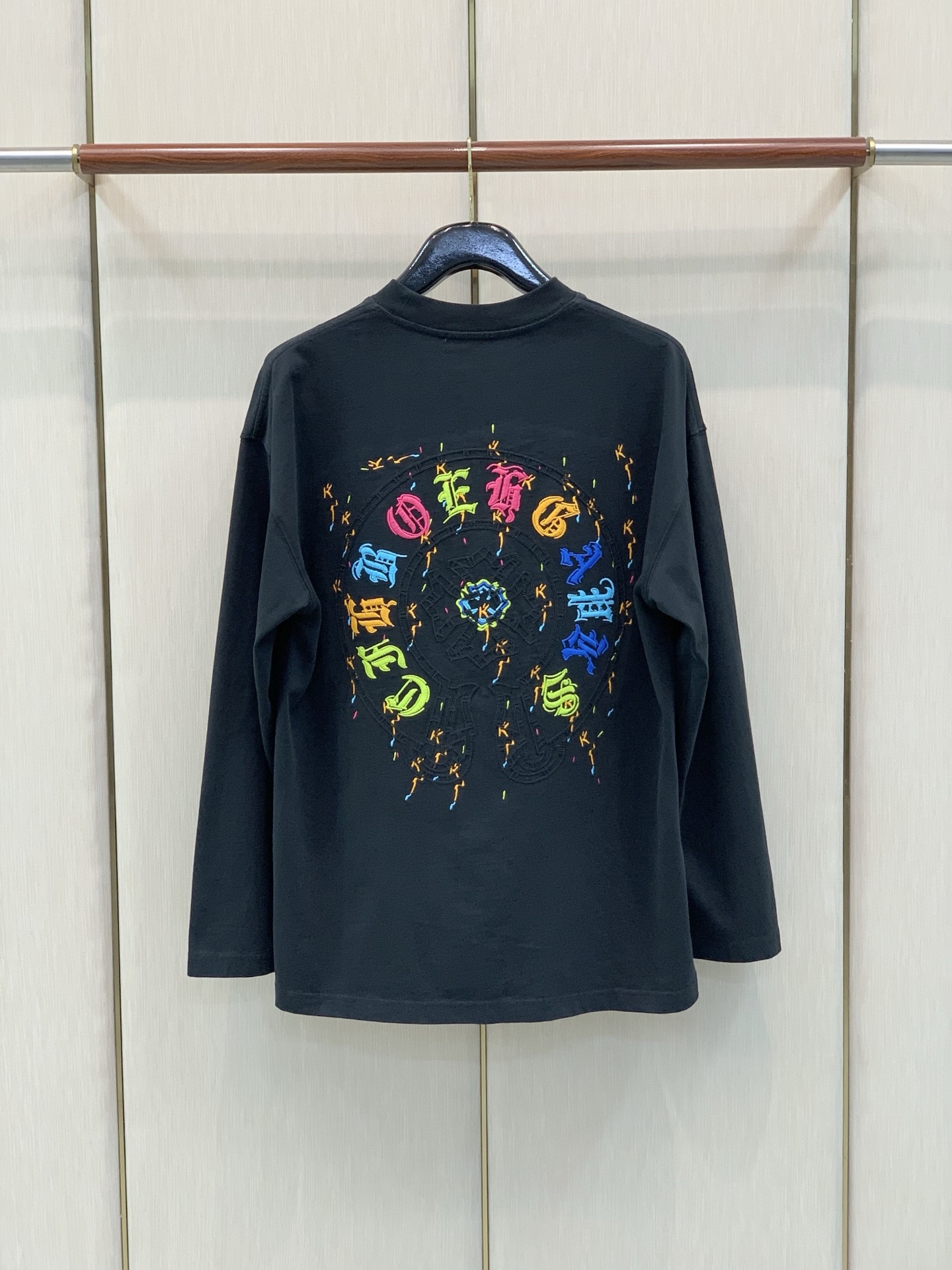 ,Chrome Hearts 克罗心,2026早秋新品,专柜同步有售,原单狠货,时尚休闲圆领长袖T恤,采用进口原版面料, ,Chrome Hearts 克罗心,2026早秋新品,专柜同步有售,原单狠货,时尚休闲圆领长袖T恤,采用进口原版面料,