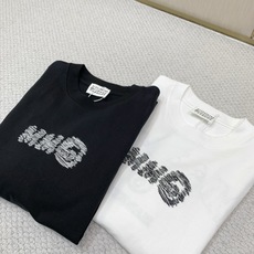 ,Maison Margiela马吉拉,2026早秋最新品,专柜同步有售,原单狠货,时尚休闲圆领长袖T恤,上身舒适!吸睛 ,Maison Margiela马吉拉,2026早秋最新品,专柜同步有售,原单狠货,时尚休闲圆领长袖T恤,上身舒适!吸睛