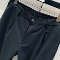 ,ZEGNA 杰尼亚 新款休闲咖啡西裤, 材质 面料:63%聚酯纤维35%粘胶 2%氨纶 这款裤子面料是一款日本研发, ,ZEGNA 杰尼亚 新款休闲咖啡西裤, 材质 面料:63%聚酯纤维35%粘胶 2%氨纶 这款裤子面料是一款日本研发,
