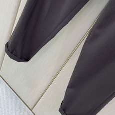 ,ZEGNA 杰尼亚 新款休闲咖啡西裤, 材质 面料:63%聚酯纤维35%粘胶 2%氨纶 这款裤子面料是一款日本研发, ,ZEGNA 杰尼亚 新款休闲咖啡西裤, 材质 面料:63%聚酯纤维35%粘胶 2%氨纶 这款裤子面料是一款日本研发,