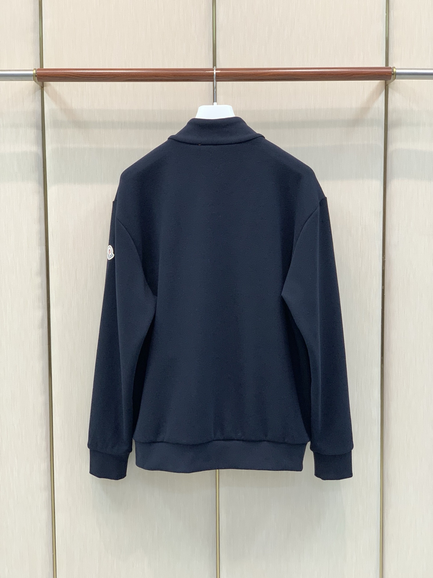 一套,Moncler 蒙口,2026秋季最新品,专柜同步有售,原单狠货,时尚休闲套装,上身舒适!吸睛而有亮点,采用进口原 一套,Moncler 蒙口,2026秋季最新品,专柜同步有售,原单狠货,时尚休闲套装,上身舒适!吸睛而有亮点,采用进口原