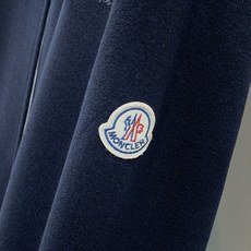 一套,Moncler 蒙口,2026秋季最新品,专柜同步有售,原单狠货,时尚休闲套装,上身舒适!吸睛而有亮点,采用进口原 一套,Moncler 蒙口,2026秋季最新品,专柜同步有售,原单狠货,时尚休闲套装,上身舒适!吸睛而有亮点,采用进口原