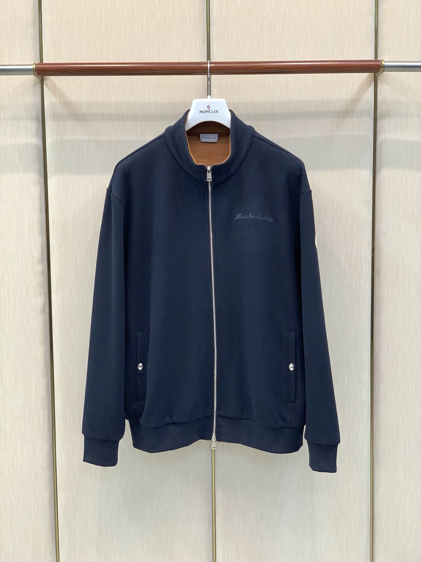 一套，Moncler 蒙口，2026秋季最新品，专柜同步有售，原单狠货，时尚休闲套装，上身舒适！吸睛而有亮点，采用进口原