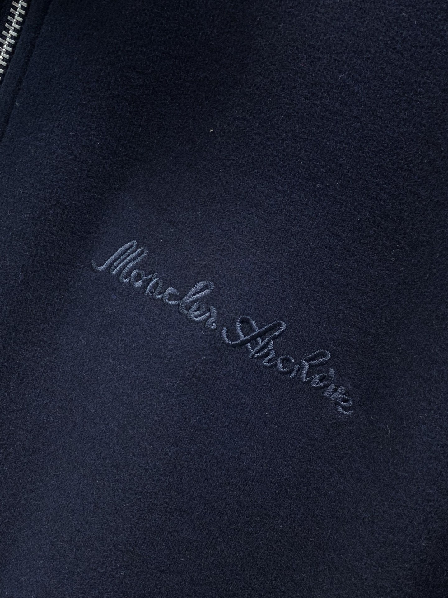 一套,Moncler 蒙口,2026秋季最新品,专柜同步有售,原单狠货,时尚休闲套装,上身舒适!吸睛而有亮点,采用进口原 一套,Moncler 蒙口,2026秋季最新品,专柜同步有售,原单狠货,时尚休闲套装,上身舒适!吸睛而有亮点,采用进口原