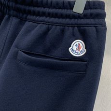 一套,Moncler 蒙口,2026秋季最新品,专柜同步有售,原单狠货,时尚休闲套装,上身舒适!吸睛而有亮点,采用进口原 一套,Moncler 蒙口,2026秋季最新品,专柜同步有售,原单狠货,时尚休闲套装,上身舒适!吸睛而有亮点,采用进口原