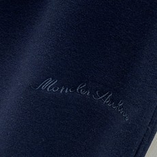 一套,Moncler 蒙口,2026秋季最新品,专柜同步有售,原单狠货,时尚休闲套装,上身舒适!吸睛而有亮点,采用进口原 一套,Moncler 蒙口,2026秋季最新品,专柜同步有售,原单狠货,时尚休闲套装,上身舒适!吸睛而有亮点,采用进口原
