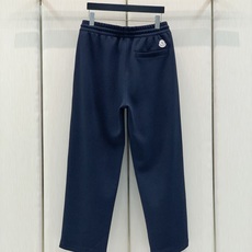 一套,Moncler 蒙口,2026秋季最新品,专柜同步有售,原单狠货,时尚休闲套装,上身舒适!吸睛而有亮点,采用进口原 一套,Moncler 蒙口,2026秋季最新品,专柜同步有售,原单狠货,时尚休闲套装,上身舒适!吸睛而有亮点,采用进口原