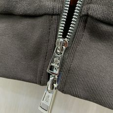 一套,Moncler 蒙口,2026秋季最新品,专柜同步有售,原单狠货,时尚休闲套装,上身舒适!吸睛而有亮点,采用进口原 一套,Moncler 蒙口,2026秋季最新品,专柜同步有售,原单狠货,时尚休闲套装,上身舒适!吸睛而有亮点,采用进口原